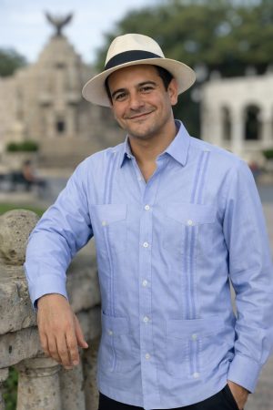 GUAYABERA CLASICA MIL RAYAS MANGA LARGA